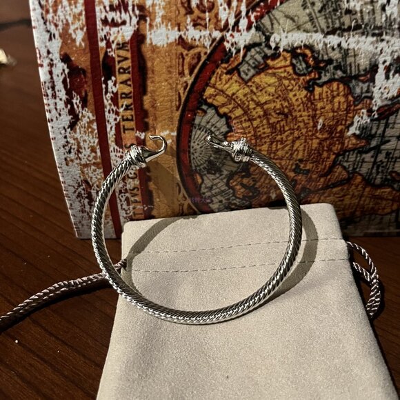 D̲a̲v̲i̲d̲ ̲Y̲u̲r̲m̲a̲n̲ 4mm Silver Diamond Hook Bracelet - Picture 2 of 5